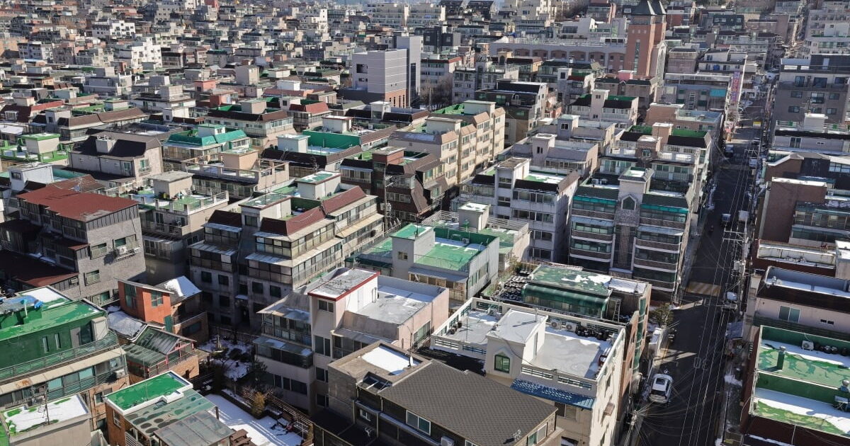 노후 아파트 대홍수 시대: 재건축·재개발의 경제성 상실과 리모델링 시장의 판도 변화